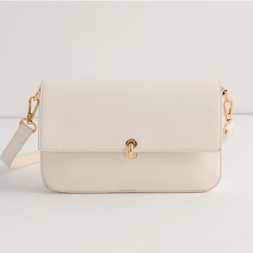 Pretty Vegan Leather Shoulder Bag In Creamy Vanilla Elegant Must Have!